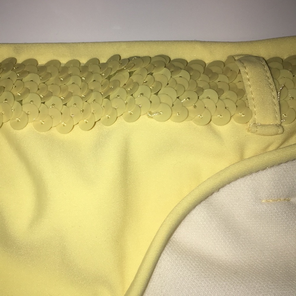 Belted bikini - Picture 7 of 8